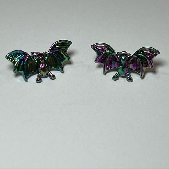 CHAMELEON CHROME BAT STUD EARRINGS - Picture 6 of 11